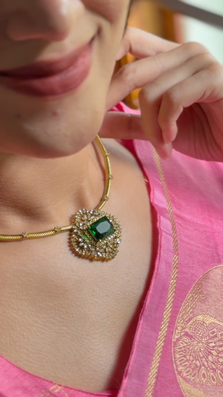 Green pendant chain