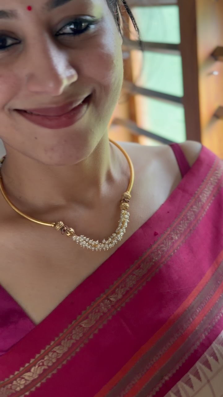 Pearl antique neckpiece