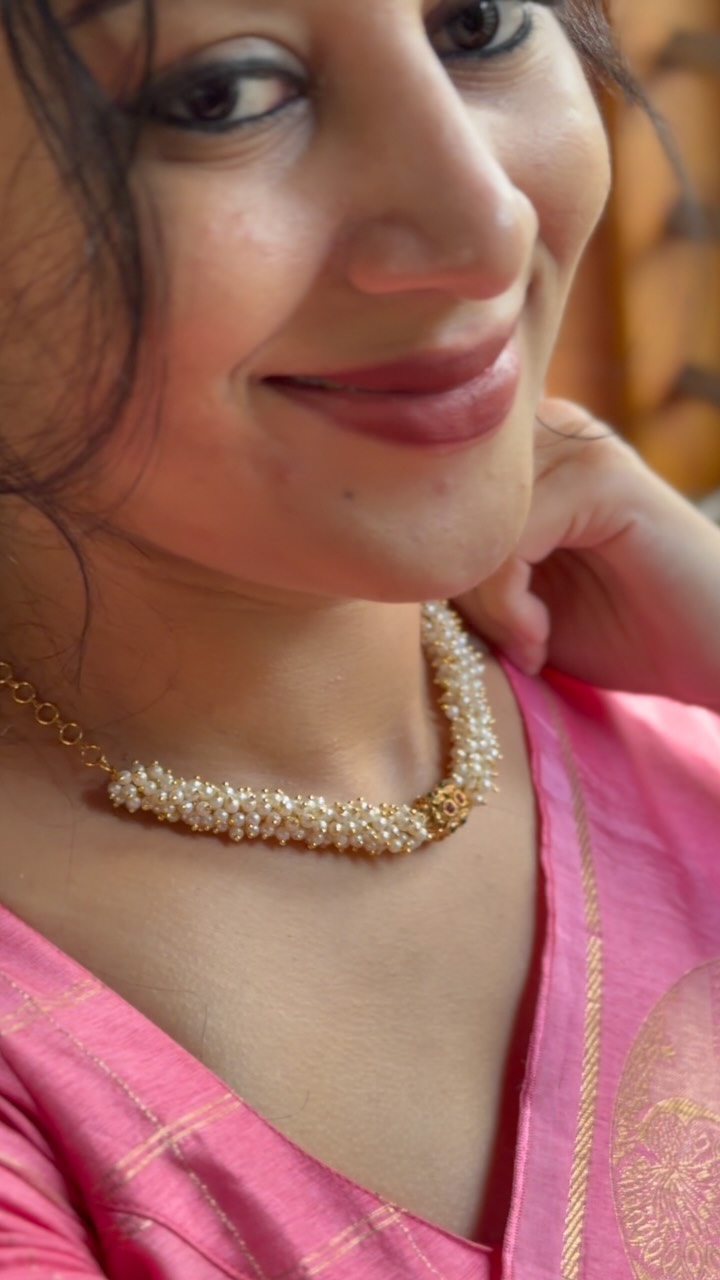 Pearl neckpiece